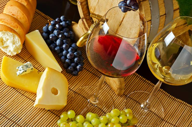 white-and-red-wine